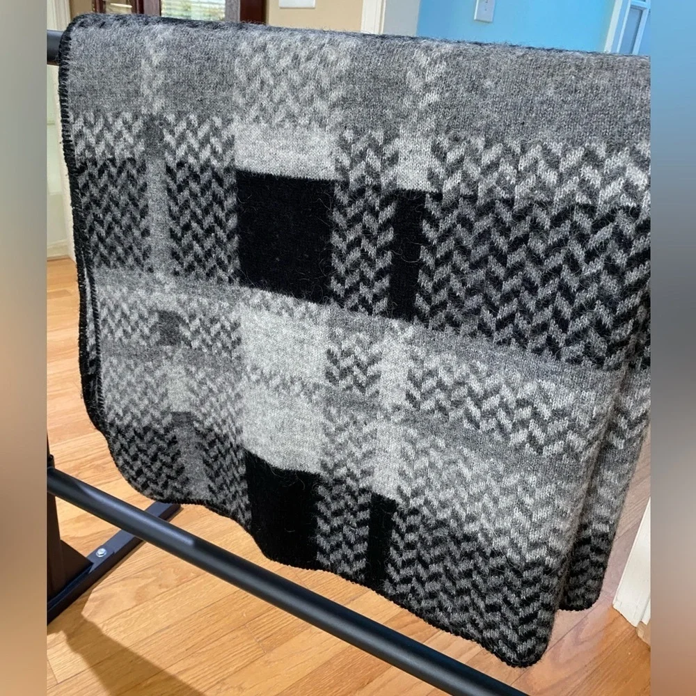ICEWEAR 100% Icelandic Wool Nordic Black Gray Scandinavian Design Throw Blanket